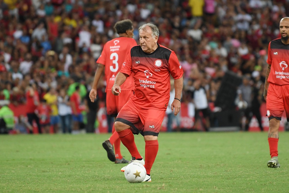 Zico comenta sobre suposta comparação com Pepê e elogia atacante: Promissor
