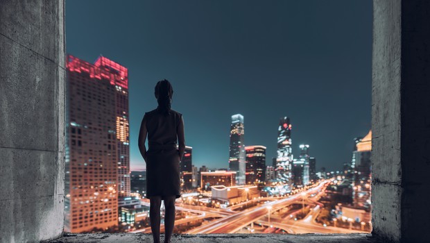 futuro, cidade, smart city, cidade conectada, pessoa, empresária, mulher, futurista (Foto: Getty Images)