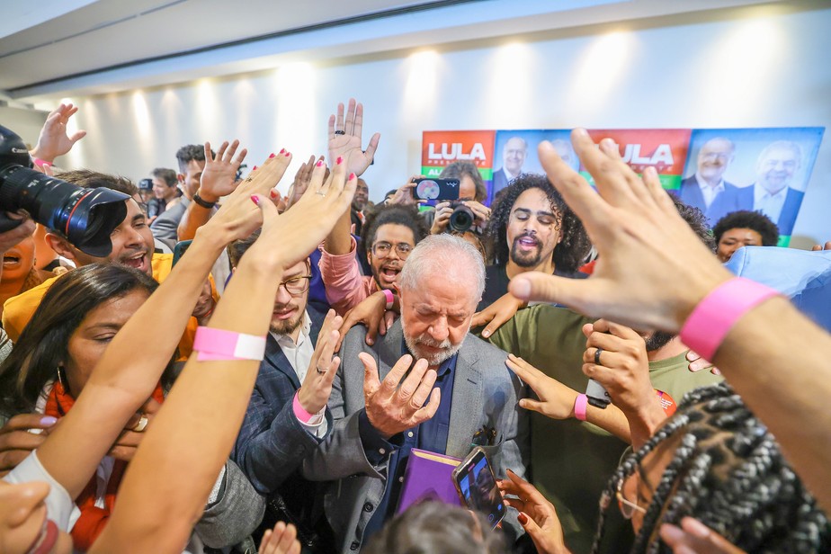 Lula em evento com evangélicos onde entregou carta com compromissos aos religiosos em São Paulo