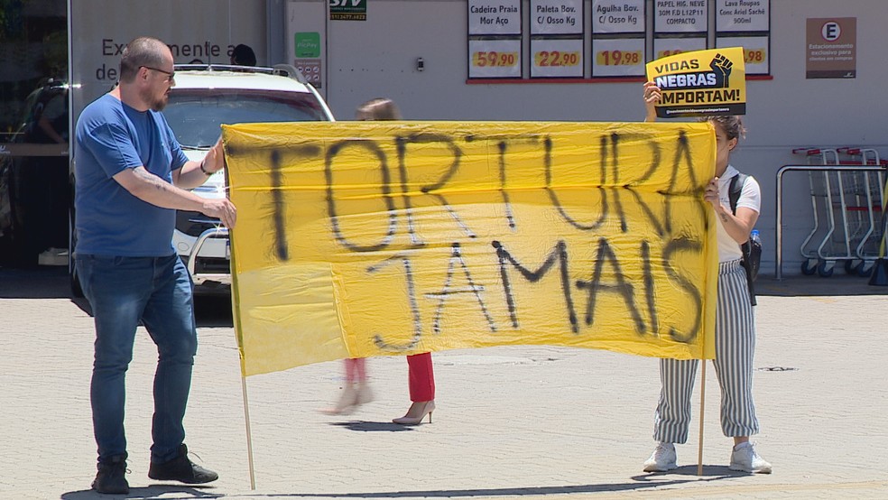 Manifestantes protestaram em Canoas nesta quarta-feira — Foto: Reprodução/RBSTV