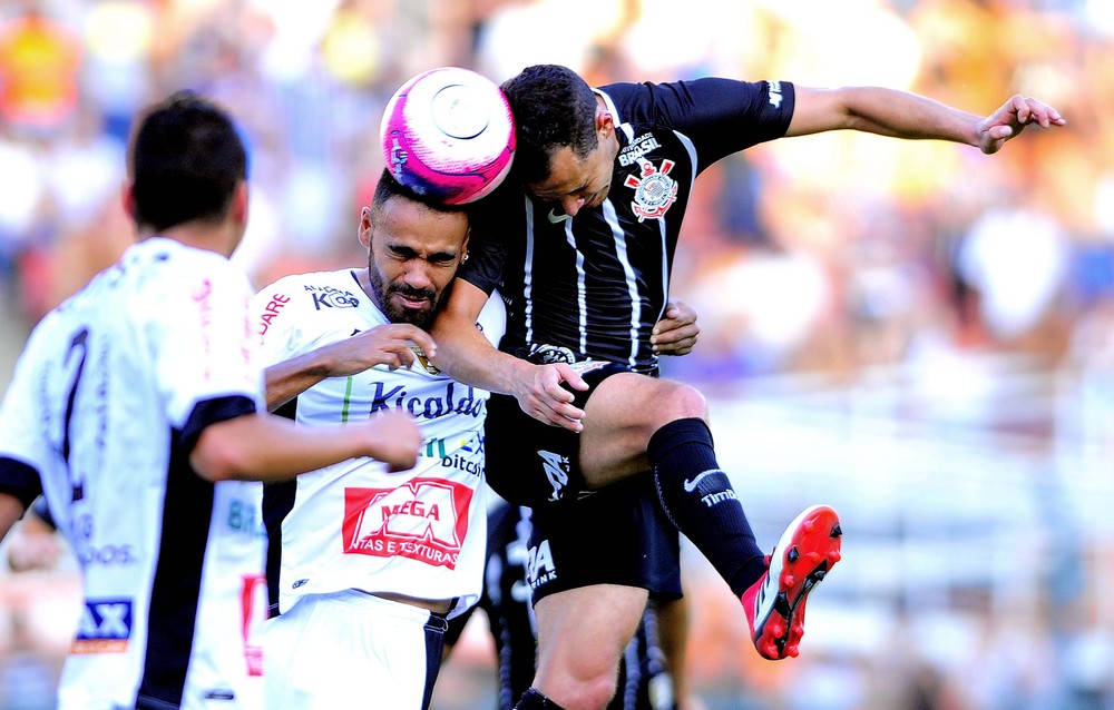 Artilheiro dos gols sortidos no Corinthians, Rodriguinho diz que teve de perder o medo de cabecear
