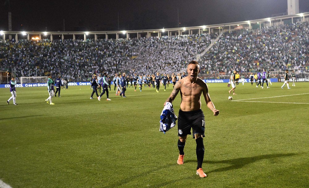 "Imparável", Everton encanta com novas marcas pelo Grêmio às vésperas do fechamento da janela