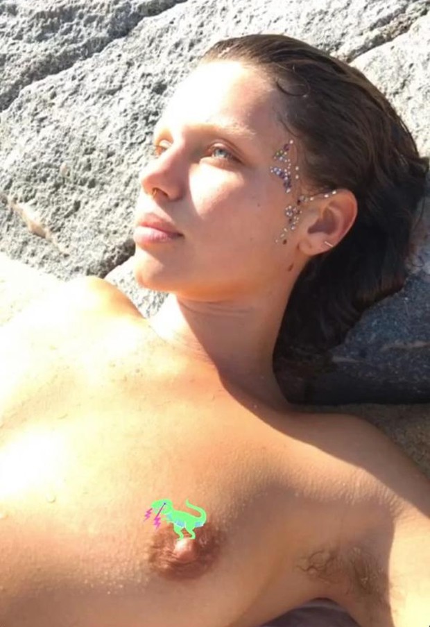 Bruna Linzmeyer arrasa com clique de topless - Quem | QUEM News