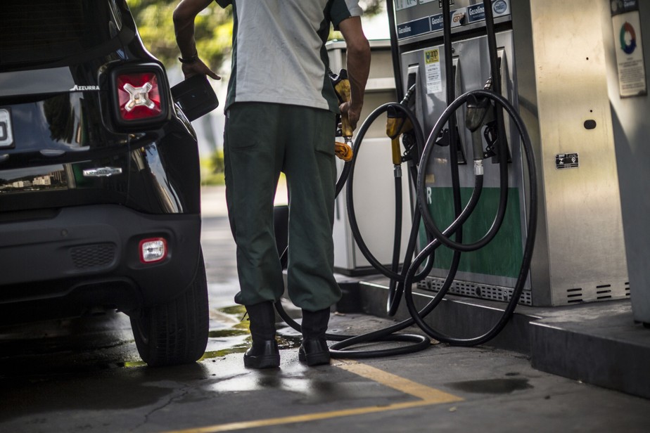Abicom indicava que a gasolina vendida pela Petrobras estava abaixo dos preços internacionais há 13 dias