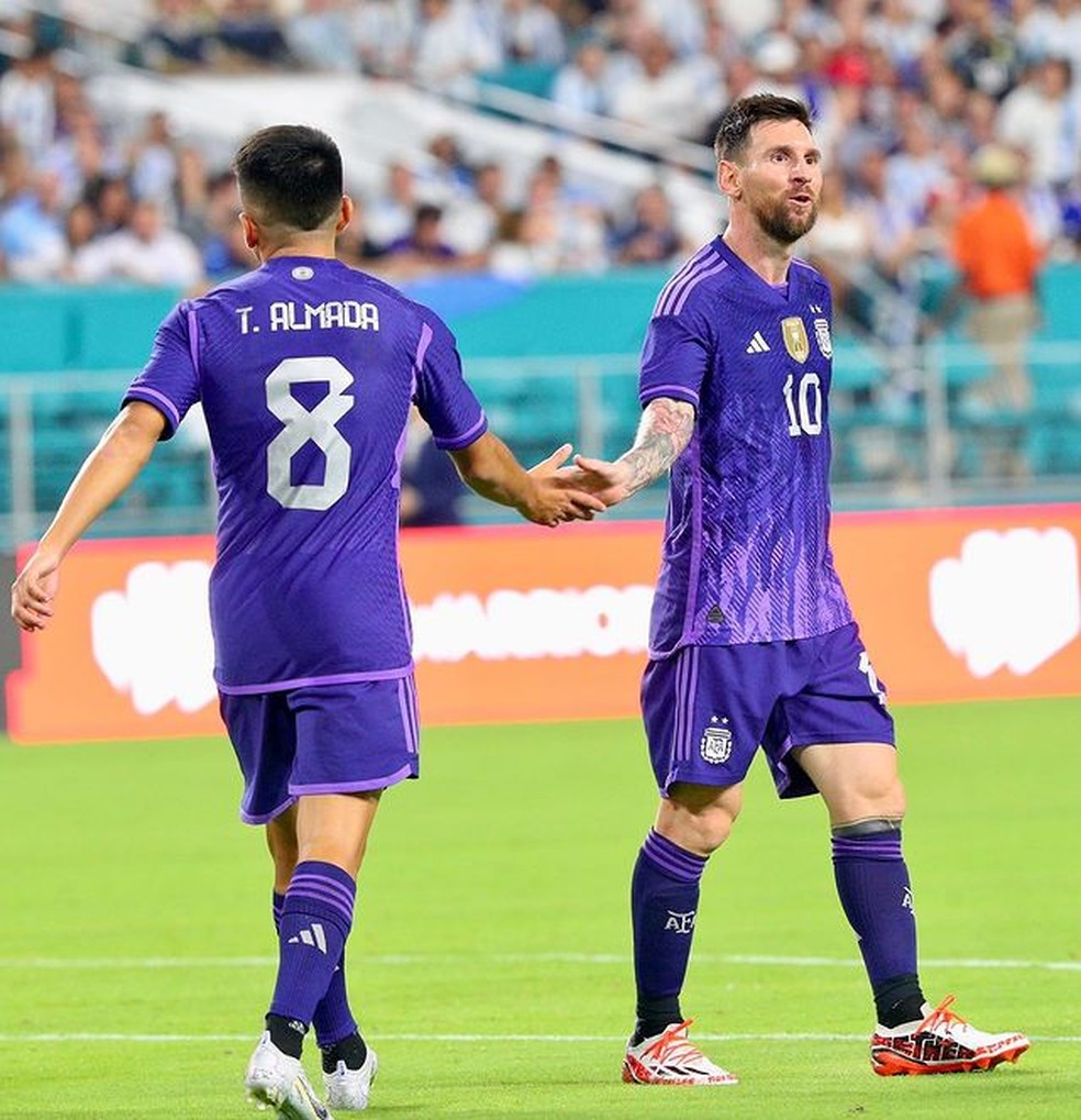 Almada atuou com Messi no amistoso contra Honduras — Foto: Reprodução/Instagram