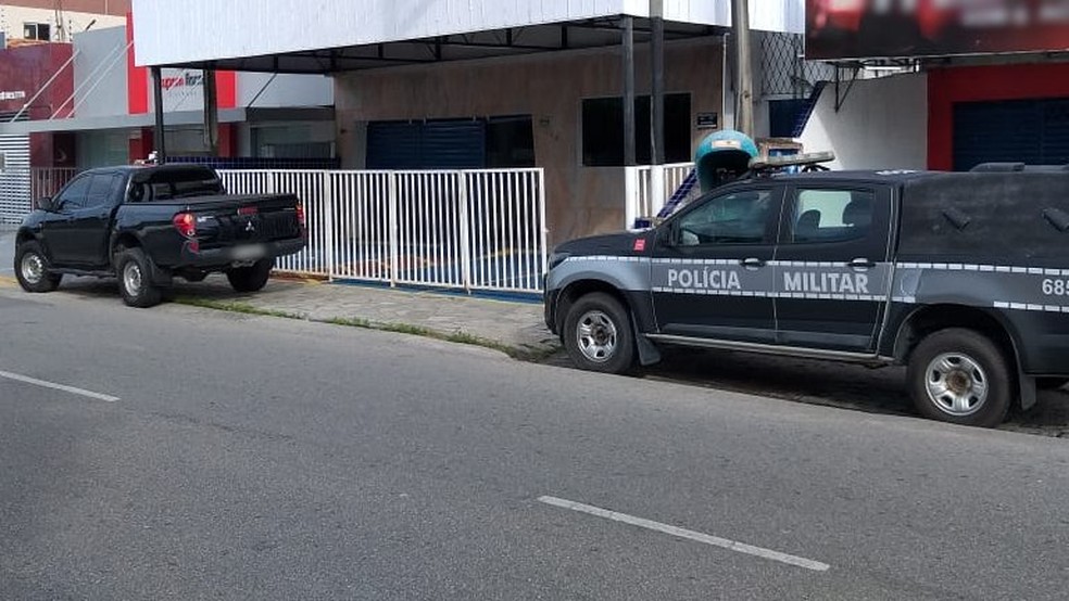 Operação Papel Timbrado cumpre mandados de busca e apreensão no bairro da Torre, em João Pessoa — Foto: Danilo Alves/TV Cabo Branco