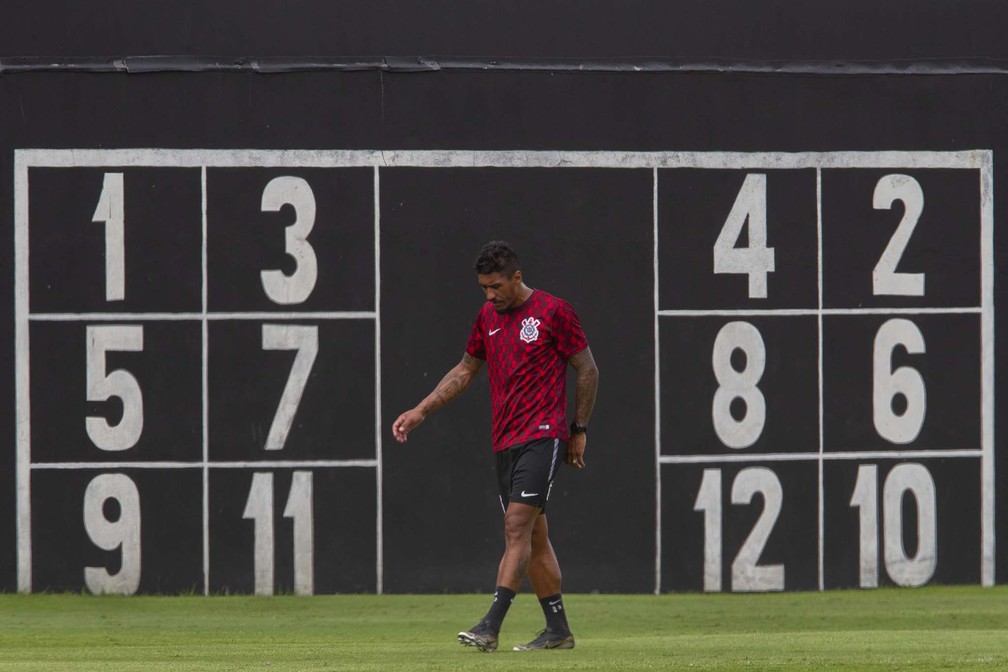 Ainda sem vínculo, Paulinho começa a treinar no CT do Corinthians nesta sexta-feira
