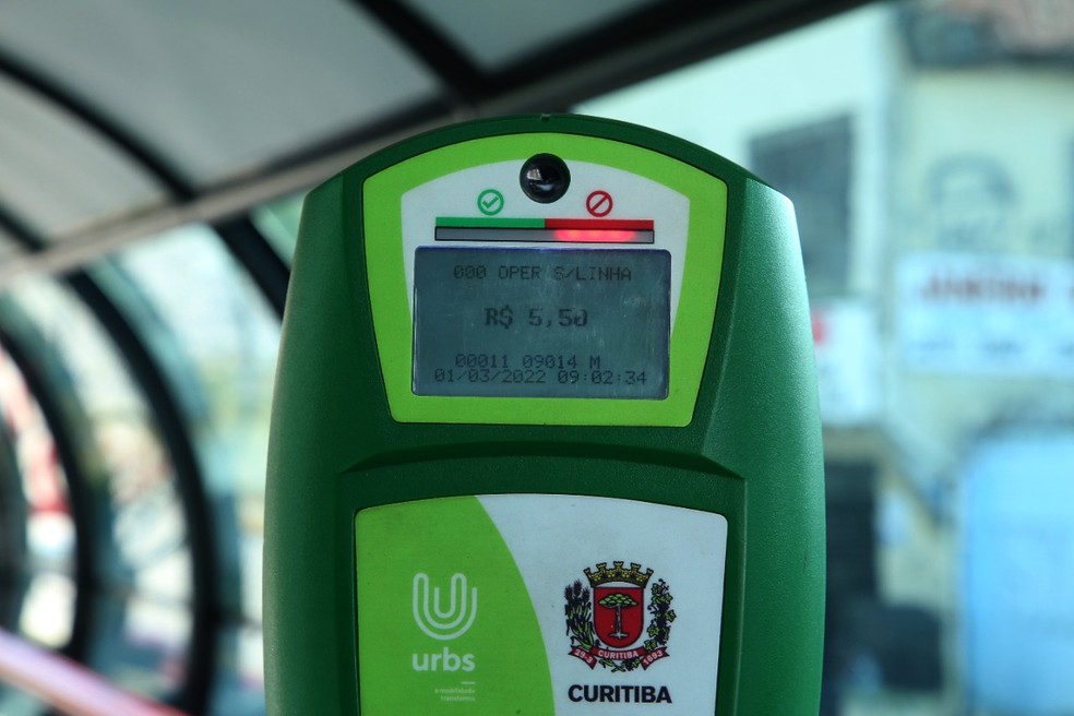 Tarifa do transporte coletivo da capital foi reajustada em 22%, passando de R$ 4,50 para R$ 5,50 — Foto: Giuliano Gomes/PR Press