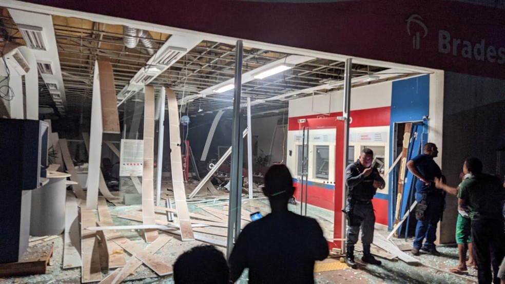 Criminosos explodem agência bancária na cidade de São João do Carú. — Foto: Divulgação/Redes Sociais.