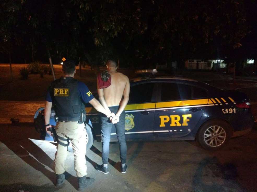Apreensão ocorreu na BR-317, no município de Capixaba (Foto: Divulgação/PRF-AC)