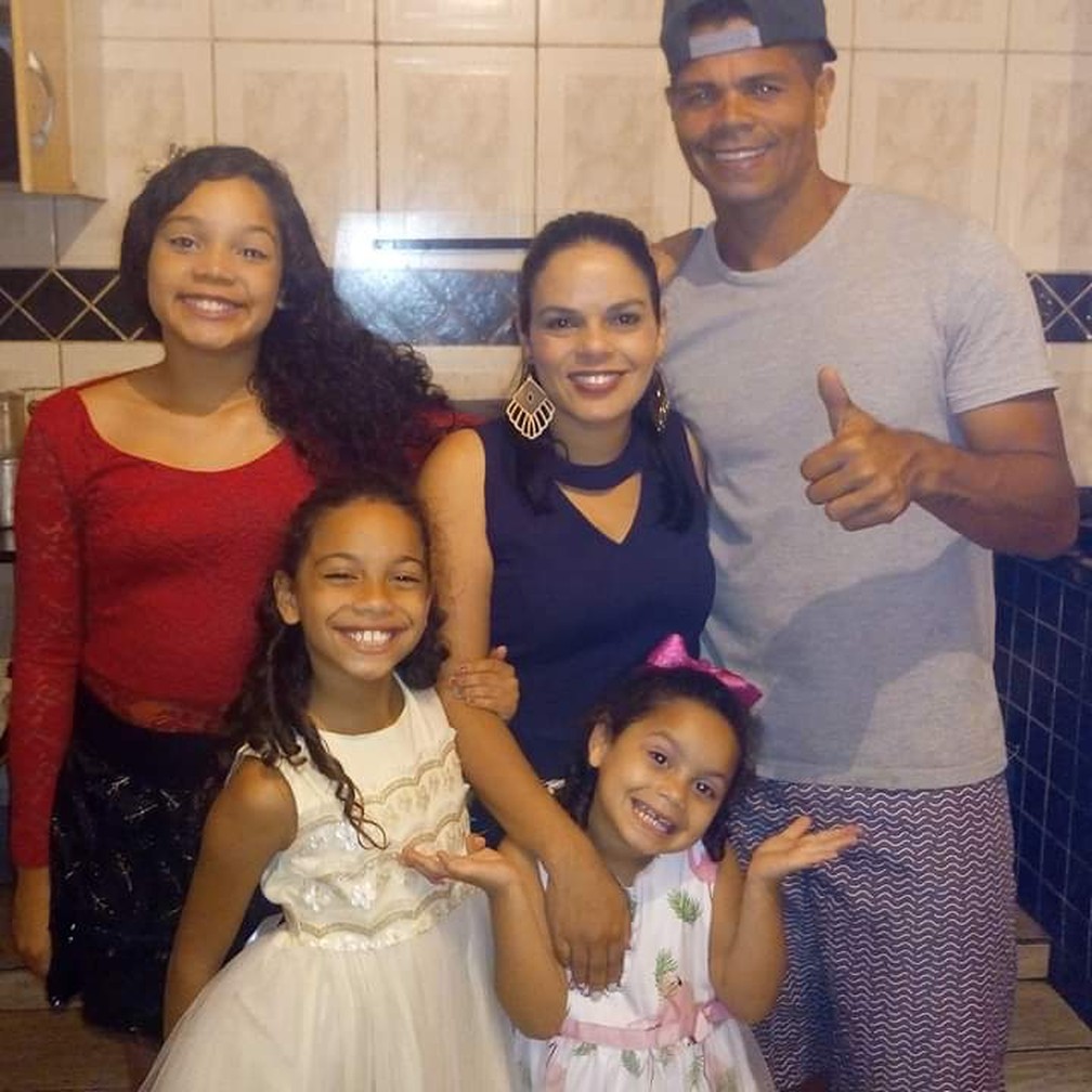 Flávio Donizete, ex-São Paulo, ao lado das filhas e esposa — Foto: Arquivo pessoal