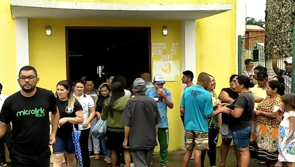 O velório começou às 7h30 e o sepultamento por volta das 12h30.  — Foto: Reprodução/TV Verdes Mares