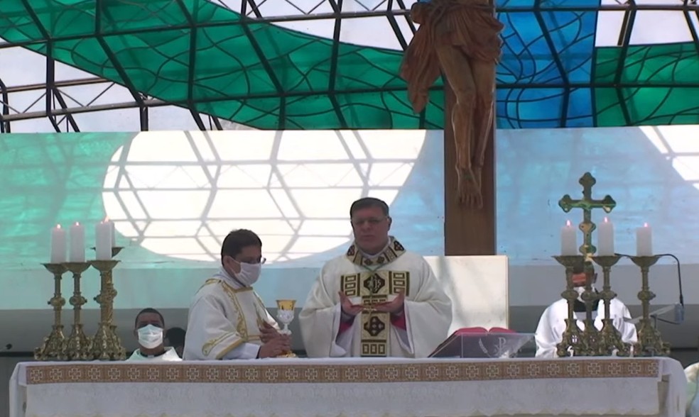 Missa de Páscoa, transmitida pela internet, na Catedral Metropolitana de Brasília — Foto: Arquidiocese de Brasília/Reprodução