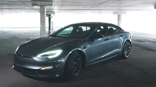 Em mais uma polêmica, Tesla engana clientes com freios falsos em seus carros mais potentes