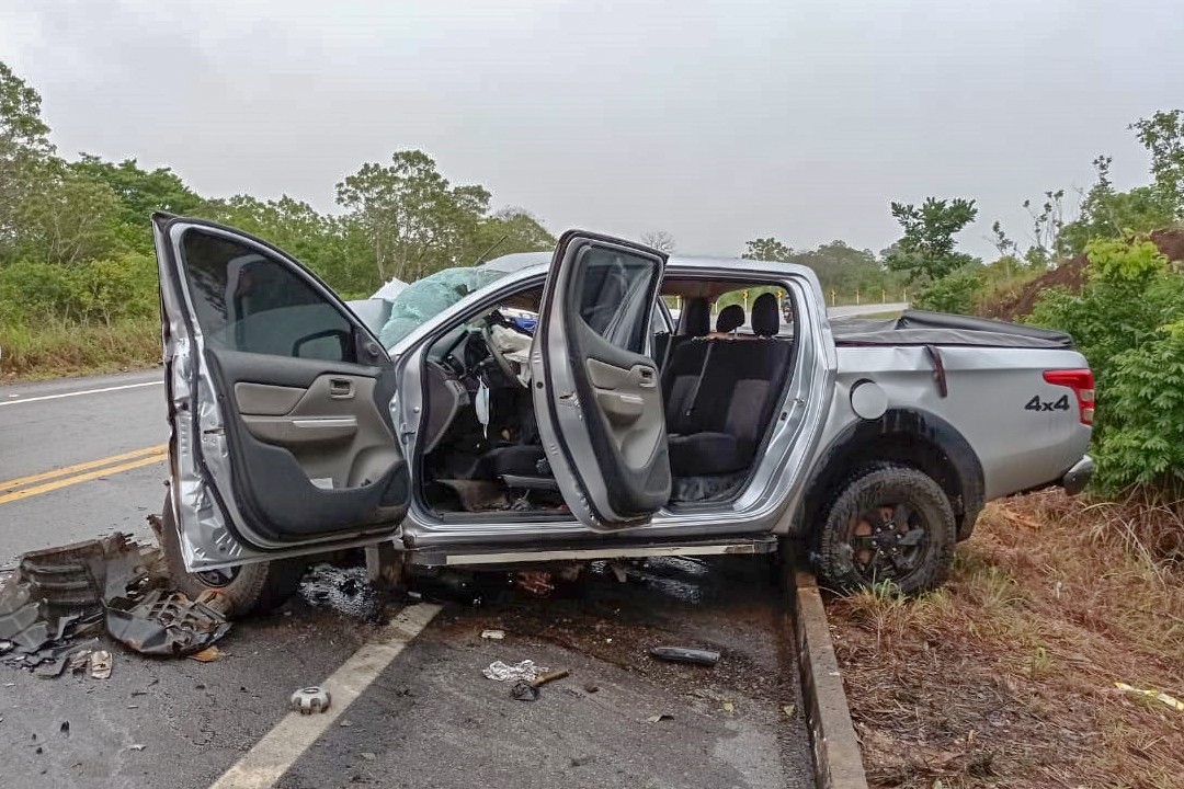Batida entre caminhonetes deixa mortos na BR-010 em Natividade