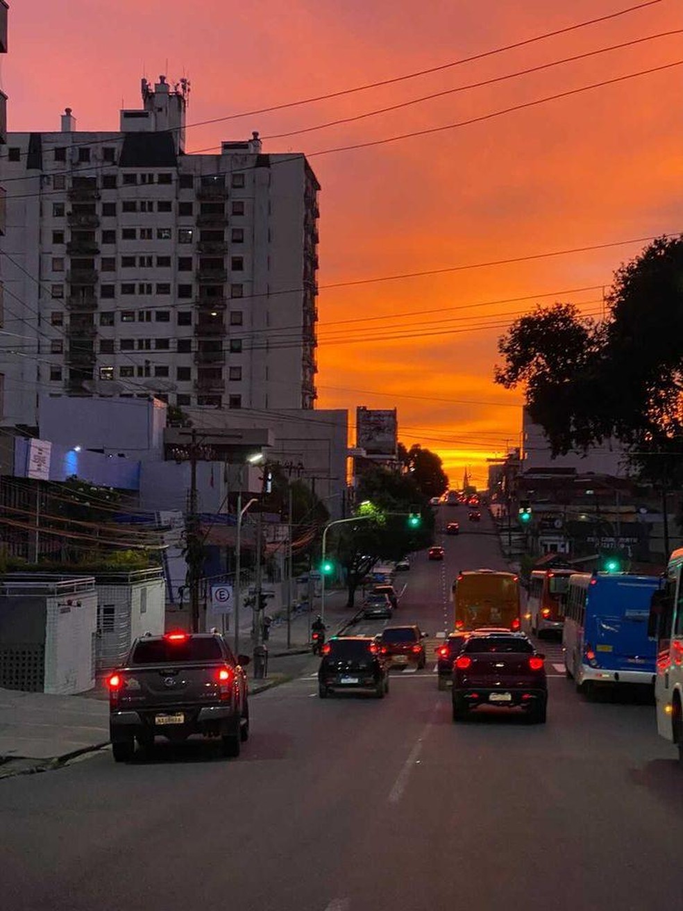 Beleza do entardecer em Manaus chamou atenção nesta quarta-feira (24). — Foto: Rafael Valentim/Redes Sociais