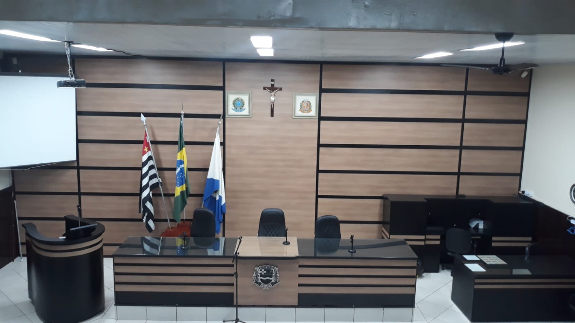 Vereadores de Igaratá votam aumento de mais de R$ 1 mil nos salários