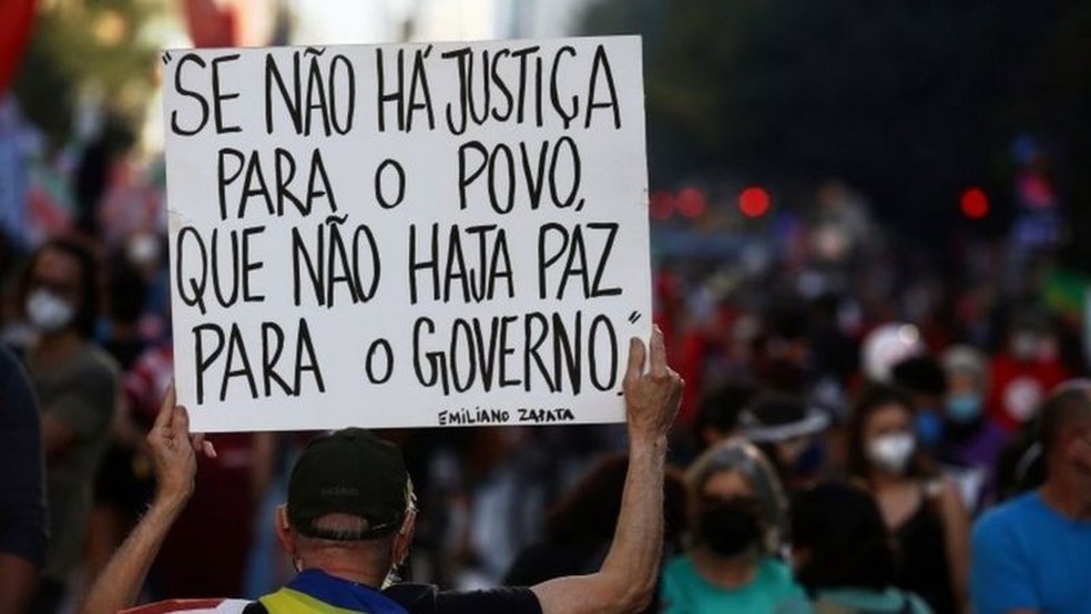 Protesto contra o presidente Jair Bolsonaro no último sábado, em São Paulo; pesquisa aponta sensação de desassistência por parte da população — Foto: Reuters