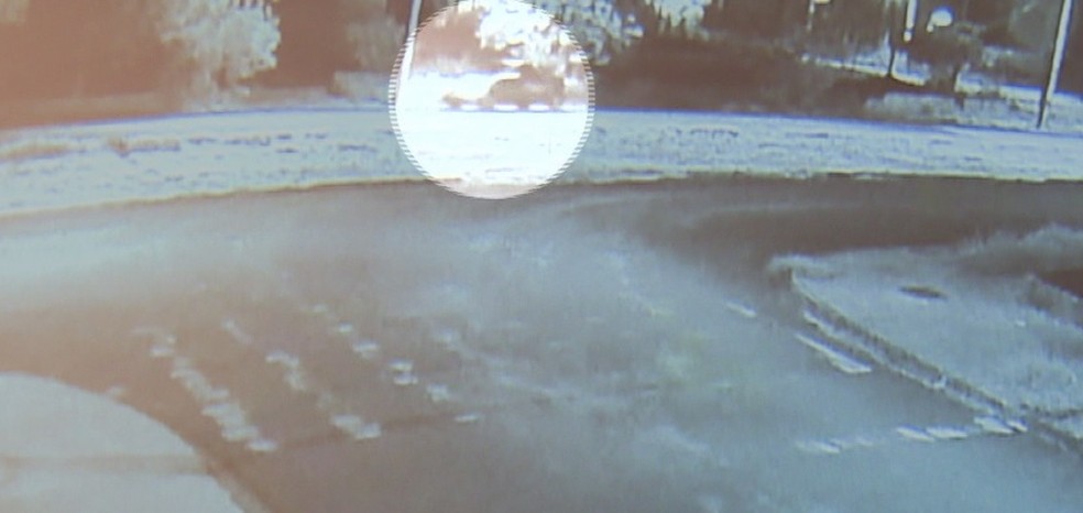 Imagens de câmeras de monitoramento mostram o empresário em um carro momentos antes de ser morto, em Maringá — Foto: Reprodução/RPC