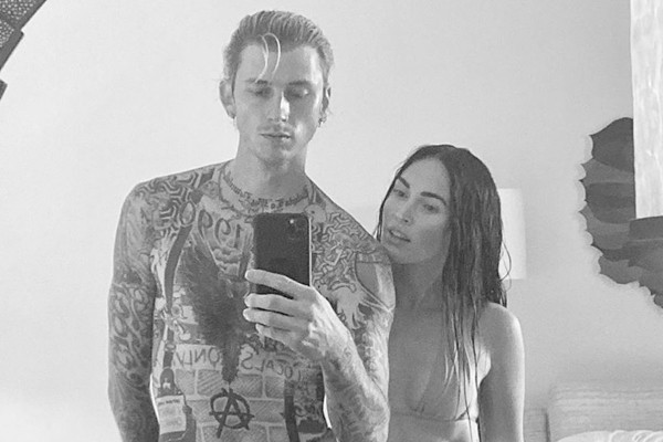 Megan Fox se declara para namorado, que exibe tattoos em ...