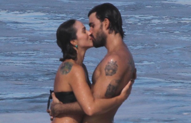 Juliano Casarré aos beijos nesse sábado  (Foto: AG News)