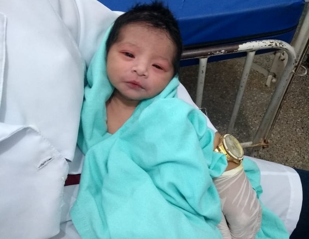 Recm-nascida est internada em Cuiab (Foto: Polcia Militar de MT)