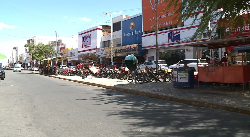 Comércio de Petrolina  — Foto: Reprodução/ TV Grande Rio 