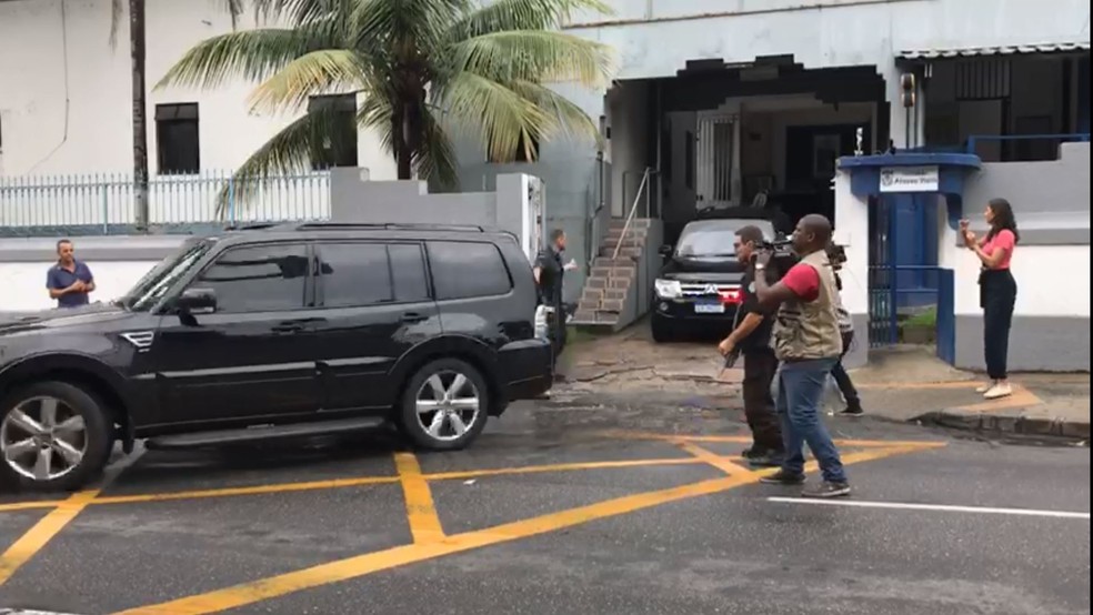 22pf - Após noite em prisão, Moreira Franco e coronel Lima chegam para depor na sede da PF no RJ