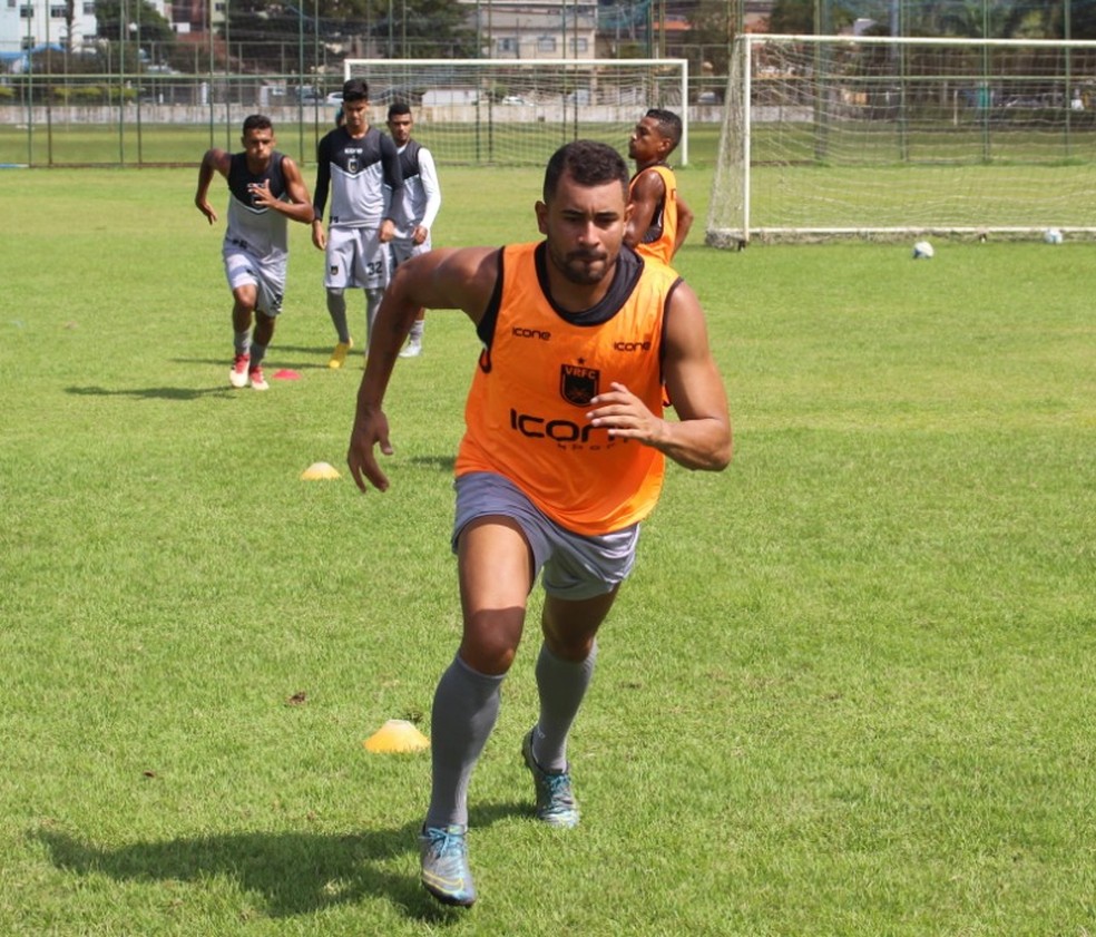 Zagueiro Daniel Felipe durante passagem pelo Volta Redonda — Foto: VRFC/Divulgação