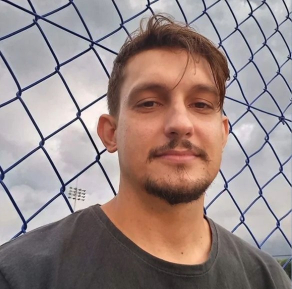 Brasileiro que caiu de andaime e morreu no 1º dia de trabalho na Itália é enterrado no Brasil