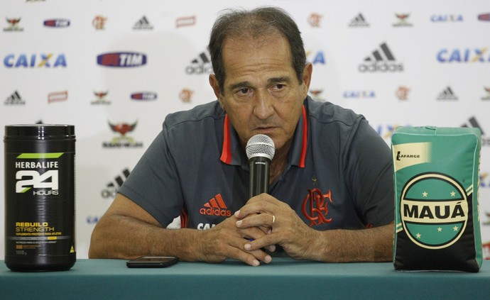 Muricy Ramalho concedeu entrevista após o jogo-treino do Flamengo (Foto: Gilvan de Souza/Fla Imagem)