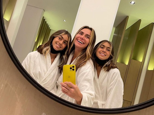 Giovanna Antonelli e as filhas gêmeas Sofia e Antônia (Foto: Reprodução/Instagram)