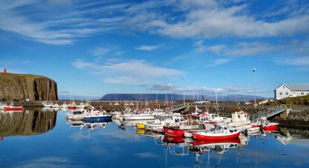 Islândia é uma ilha no Atlântico Norte que vive - bem - da pesca e do turismo (Foto: Patricia van den Berg/Pixabay)