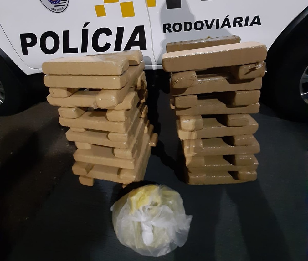 Polícia Rodoviária apreendeu mais de 48 quilos de maconha e skank — Foto: Polícia Rodoviária