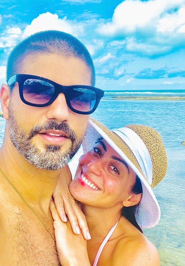 Carol Castro relembra viagem ao "paraíso" com Bruno Cabrerizo (Foto: Reprodução/Instagram)