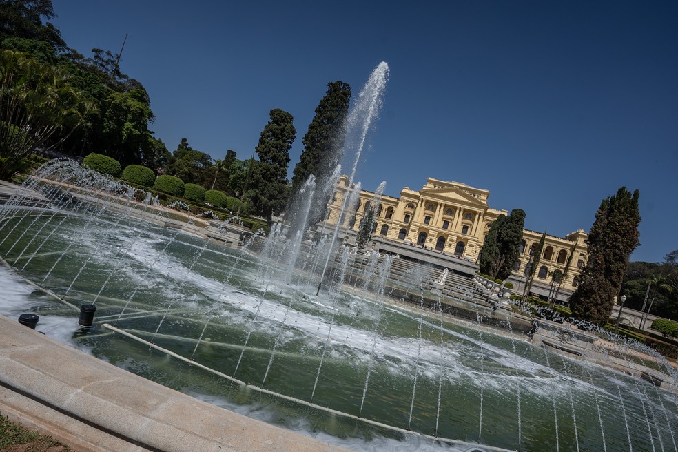 Fonte no jardim do Museu do Ipiranga, em São Paulo — Foto: Fábio Tito/g1