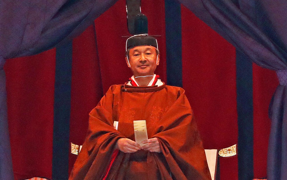 Imperador Naruhito em cerimônia para proclamar sua entronização no Palácio Imperial em Tóquio — Foto: Issei Kato / Pool / via AP Photo