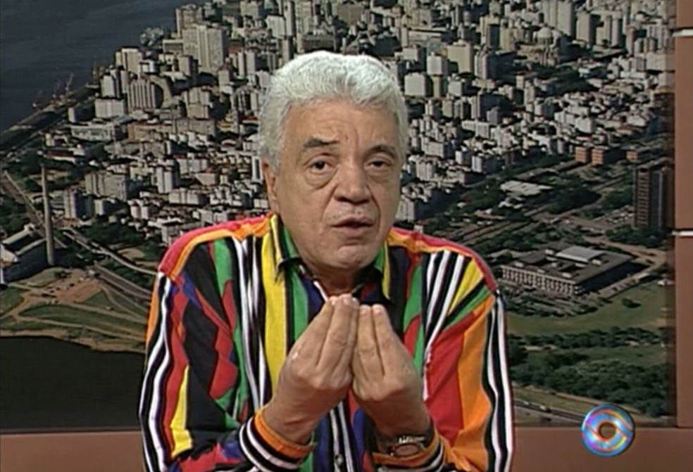 Paulo Sant'Ana tinha comentário diário no Jornal do Almoço, da RBS TV (Foto: Reprodução / RBS TV)