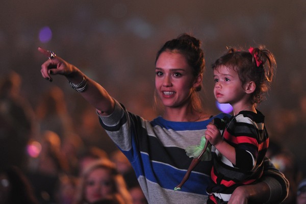 Jessica Alba com a filha Honor Warren em uma foto antiga (Foto: Getty Images)