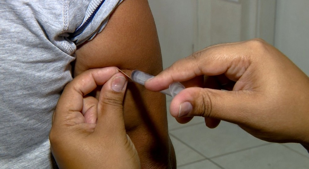 Prefeitura de Caxias vai vacinar quem participar do bate-papo. Mas é bom chegar cedo para garantir a dose (Foto: Reprodução / EPTV)