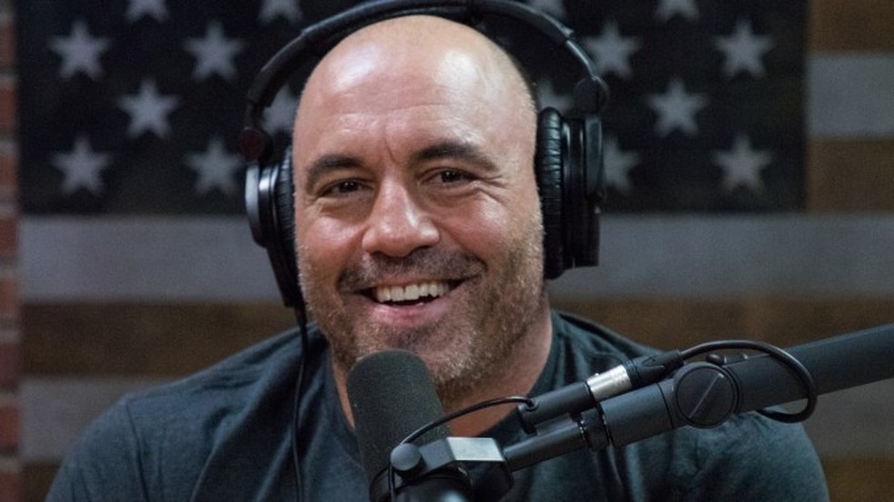 Joe Rogan, 54 anos, é comentarista de UFC, humorista e apresentador — Foto: Divulgação / Spotify