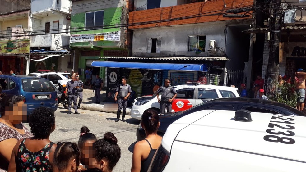 Crime ocorreu em um trecho da Avenida Tancredo Neves, na Vila Santa Clara, em Guarujá (SP) — Foto: Reprodução/Guarujá Notícias