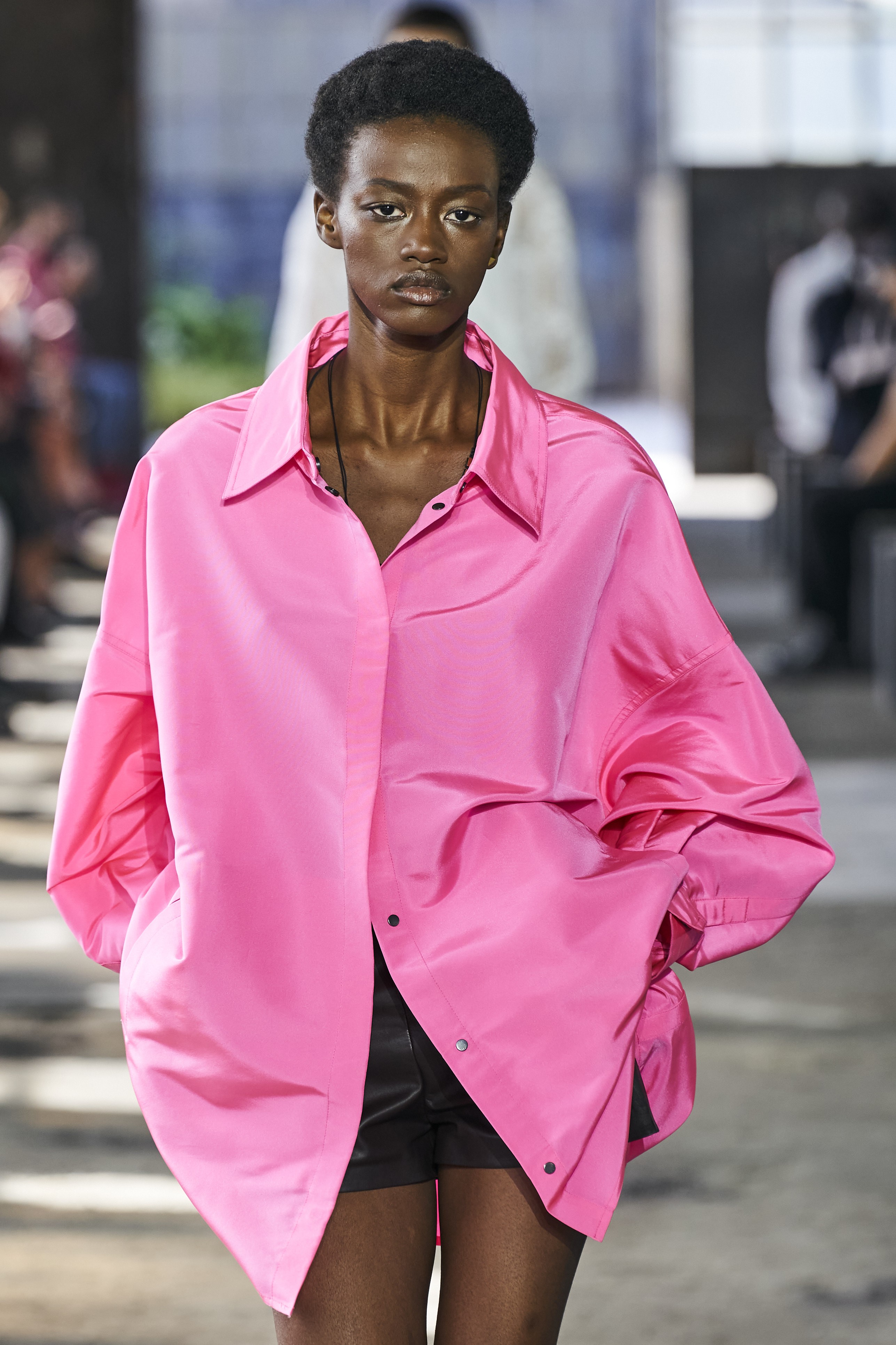 50 Tons De Rosa Dicas Para Usar A Cor Segundo As Passarelas Do Verao 2021 Vogue Moda