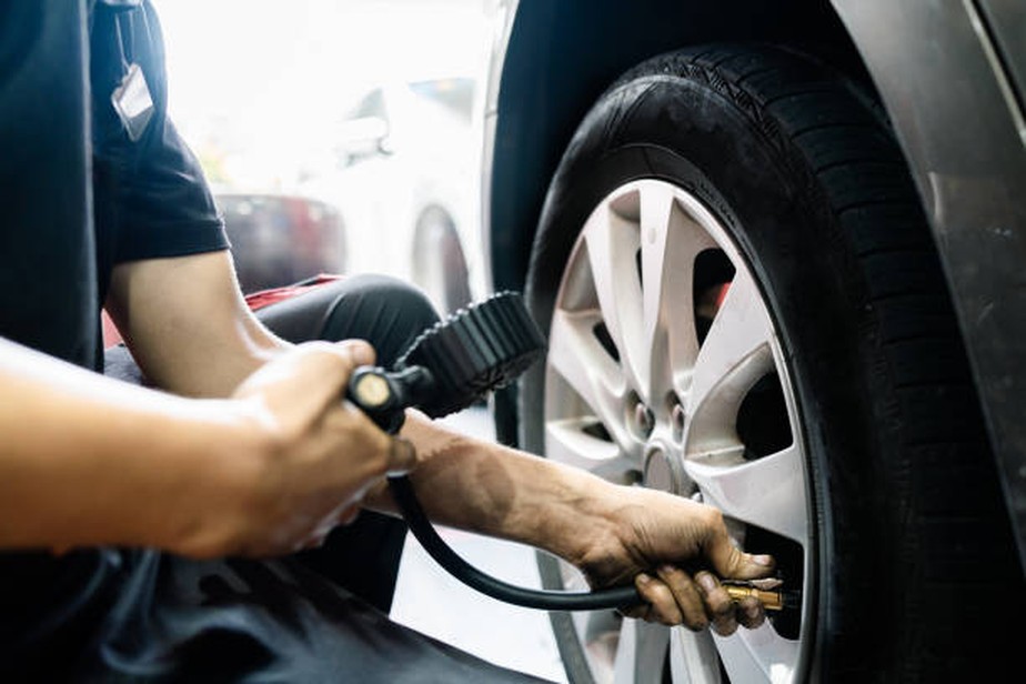 Mantenha em dia a calibragem dos pneus para evitar desgaste extra do motor