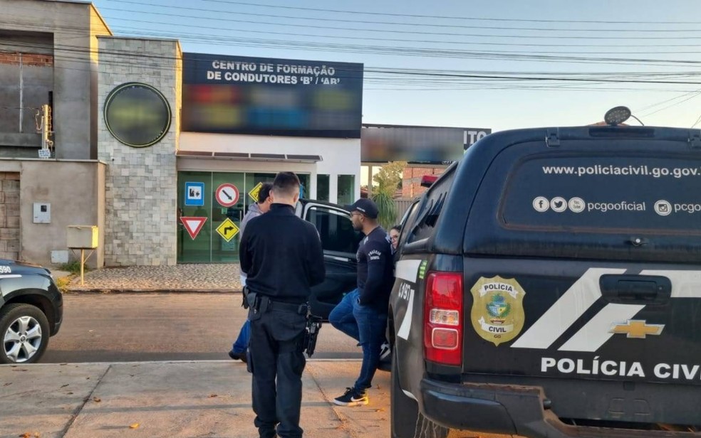 Polícia Civil cumpre mandados em escola de trânsito em cidade de Goiás contra fraudes para obter CNH — Foto: Reprodução/Polícia Civil