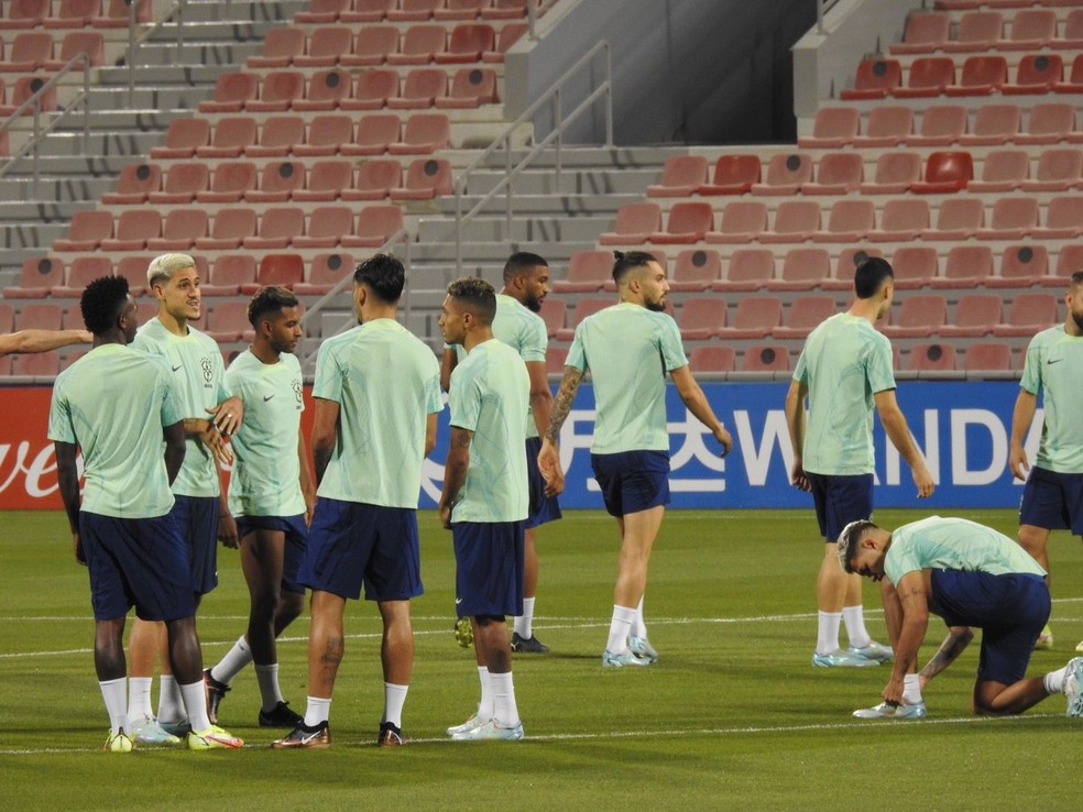 Jogadores da seleção brasileira durante treino em Doha, no Catar — Foto: Bruno Cassucci
