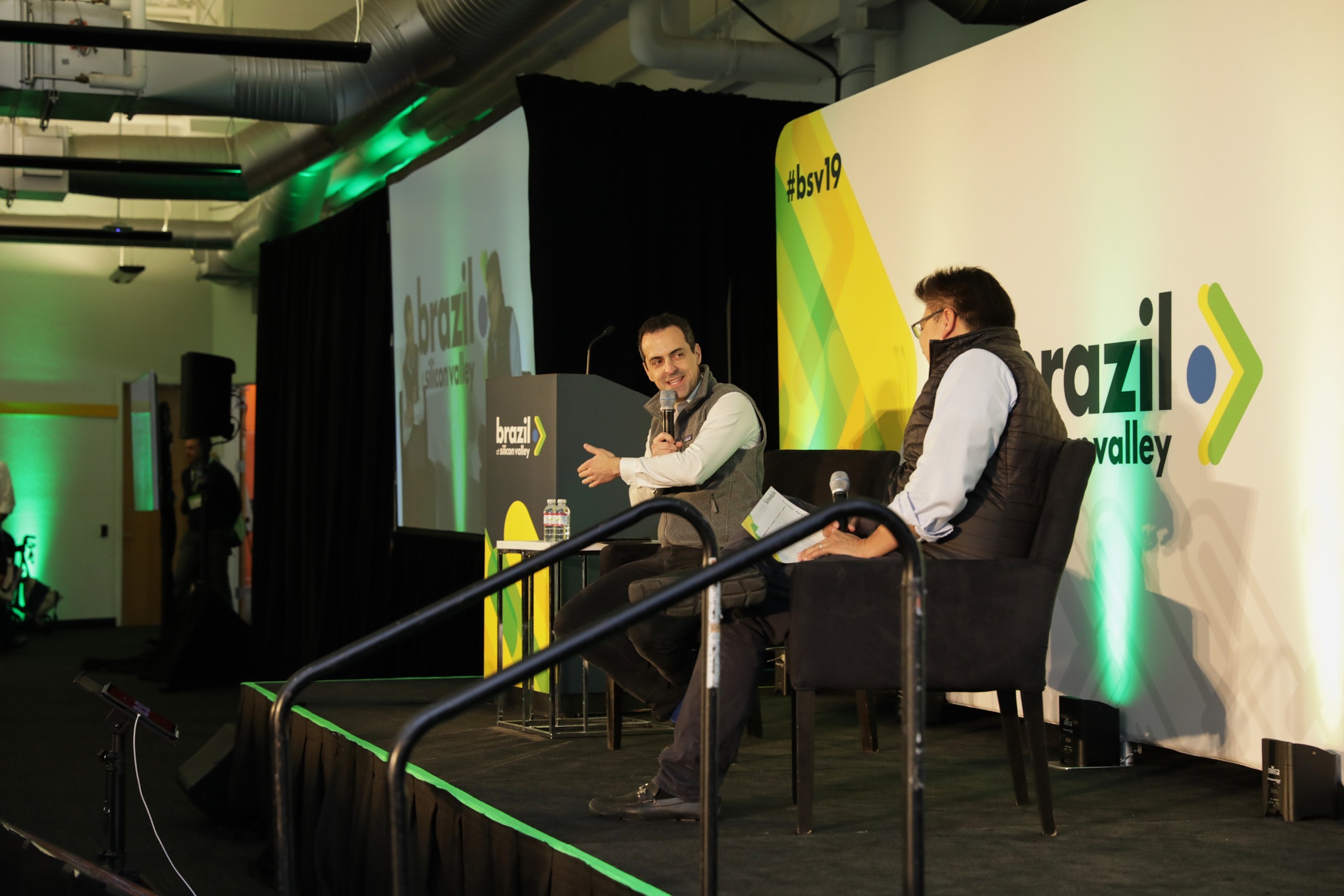 Hugo Barra (esquerda) e Hans Tung (direita) participam de painel durante o Brazil at Silicon Valley (Foto: Divulgação/ Brazil at Silicon Valley)