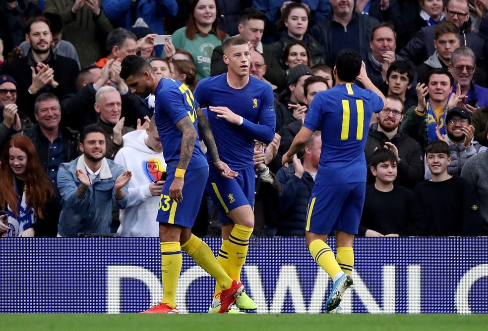 Copa da Inglaterra: Chelsea “retrô” avança, e Tottenham empata graças a gol de Lucas | futebol inglês | ge