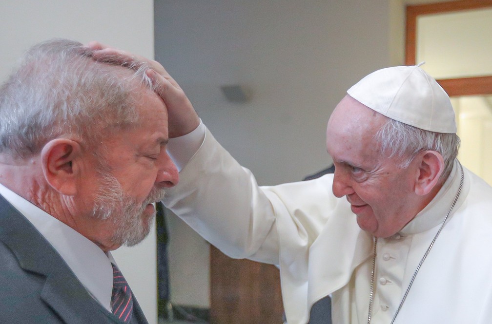 O Papa Francisco se encontrou, nesta quinta-feira (13), com o ex-presidente Lula. — Foto: Reprodução/Twitter Lula Oficial