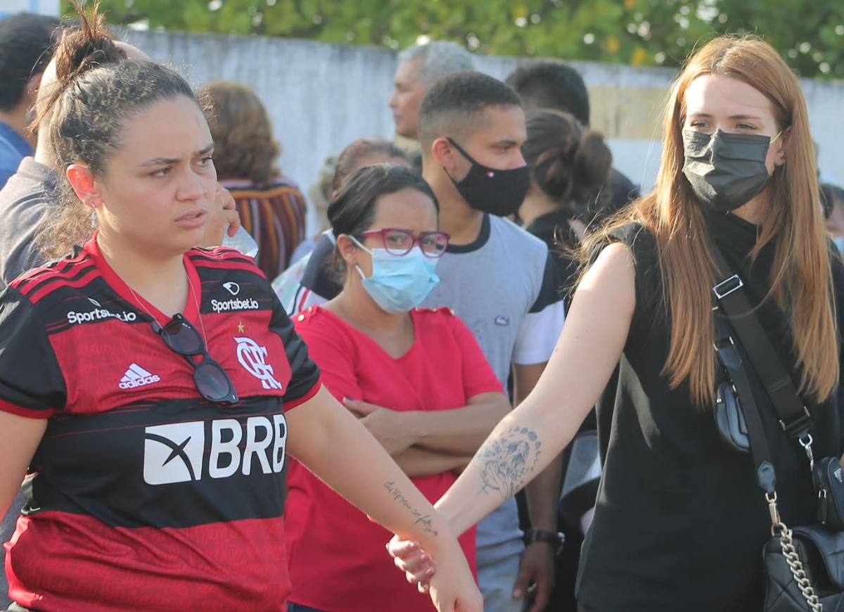 Luisa y Marcela McGowan en el funeral de Morelio (Foto: Johan Bastos / Brazil News)